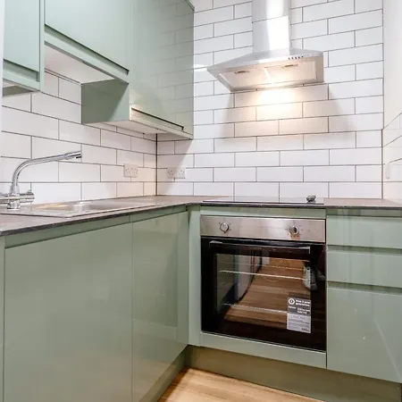 Huge 8b Centre Stay-16 Groups Edinburgh
