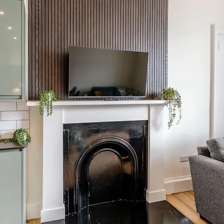 Huge 8b Centre Stay-16 Groups Edinburgh