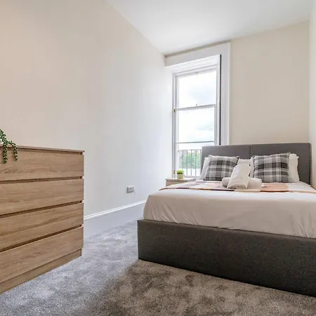 Huge 8b Centre Stay-16 Groups Apartment Edinburgh
