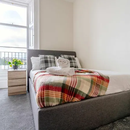 Huge 8b Centre Stay-16 Groups * Edinburgh