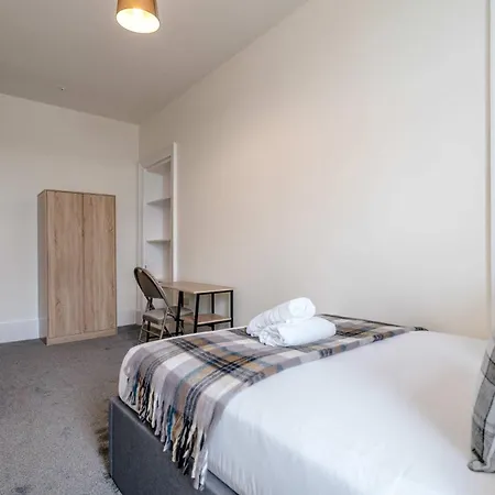 Huge 8b Centre Stay-16 Groups * Edinburgh