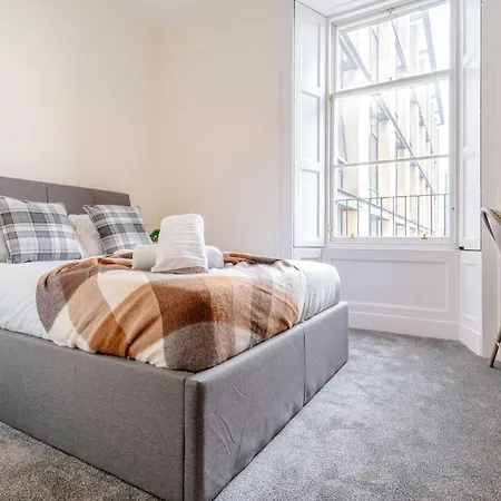 Huge 8b Centre Stay-16 Groups * Edinburgh