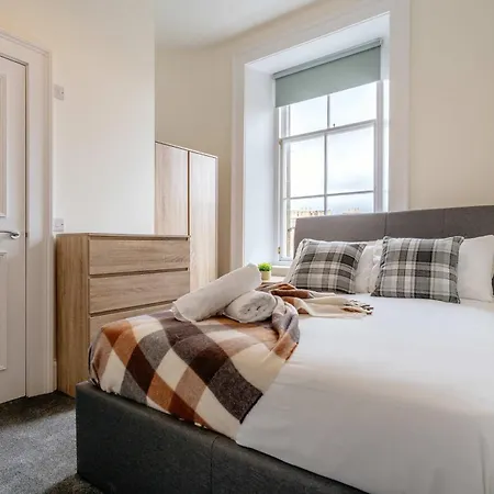 Huge 8b Centre Stay-16 Groups Apartment Edinburgh