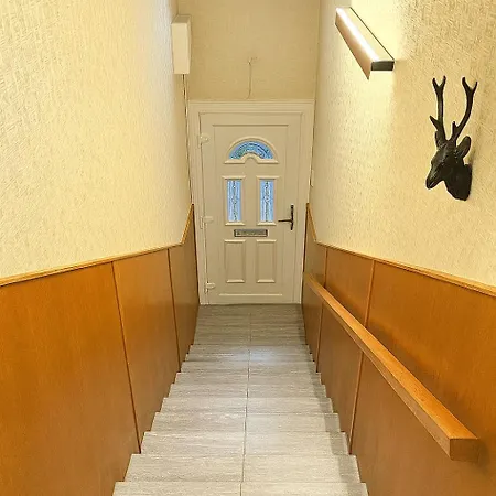 Modern 2 Bedroom With Private Garden In Villa