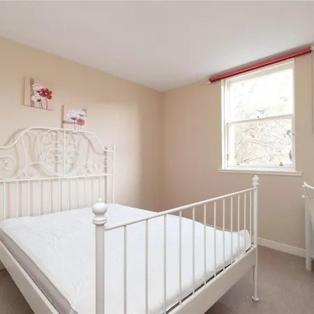 Castle View Flat * Edinburgh