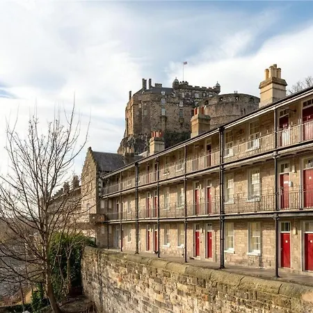 Castle View Centre Flat * Edinburgh