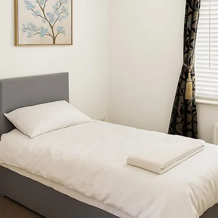 2 Newly Renovated Rooms In Shared Apartment On Ground Floor 公寓 *