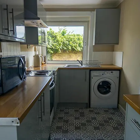 Two Bd House With Private Parking Apartmán *