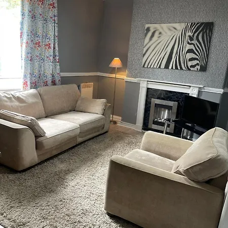 3 Bed With Free Parking Edinburg