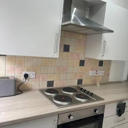Lägenhet 3 Bed With Free Parking *