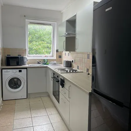 3 Bed With Free Parking * Edinburg