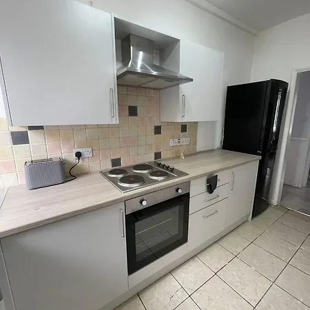 Lägenhet 3 Bed With Free Parking *