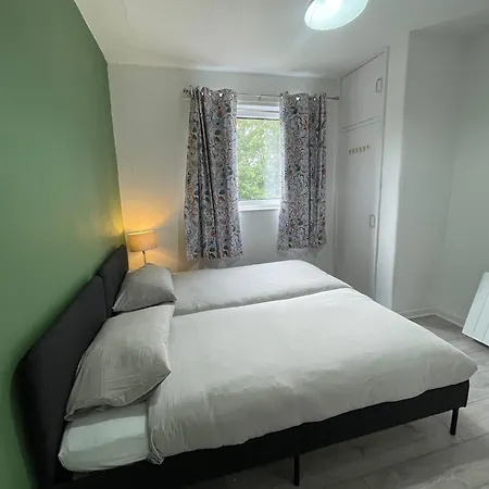 3 Bed With Free Parking Edynburg