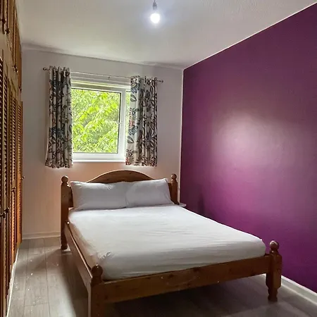 3 Bed With Free Parking Apartament