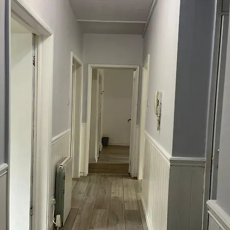 3 Bed With Free Parking Apartament *