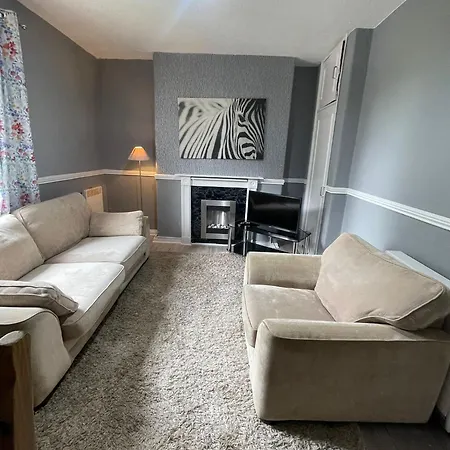 3 Bed With Free Parking Edinburg