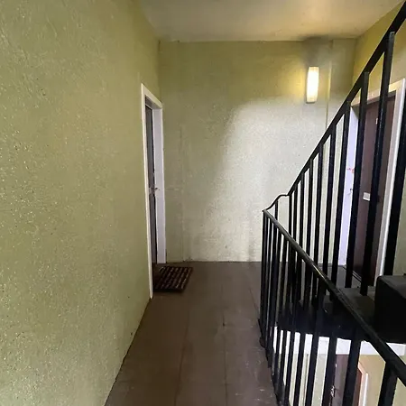 3 Bed With Free Parking Lägenhet