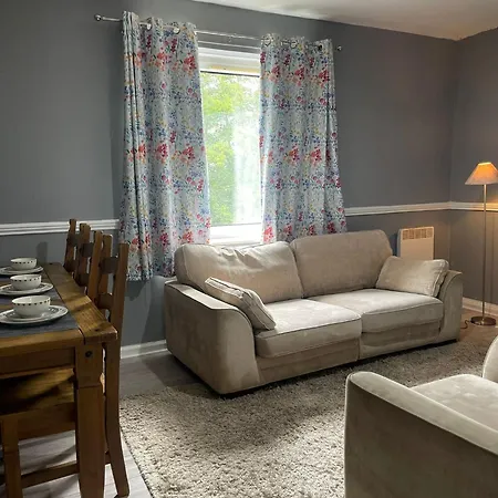 3 Bed With Free Parking * Edinburg