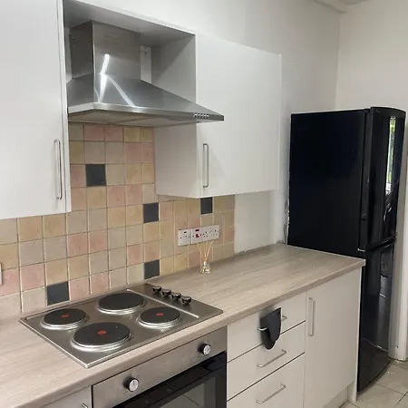 3 Bed With Free Parking Apartament