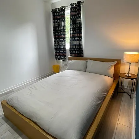 3 Bed With Free Parking * Edinburg