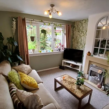 Botanical Hideaway-Room In Shared Home With One Female And A Cat 民宿 *