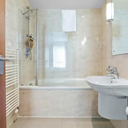 2br Park Royal With Balcony And Parking *