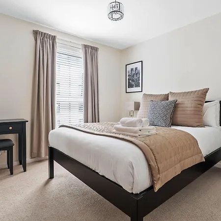 2br Park Royal With Balcony And Parking Appartamento Edimburgo