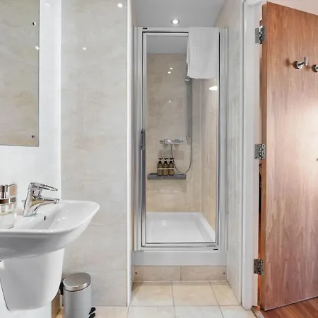 2br Park Royal With Balcony And Parking Appartamento Edimburgo