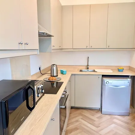 Festival Let In Ground Floor Flat Apartament *