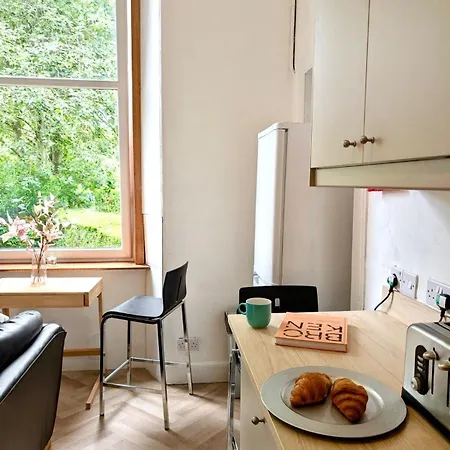 Festival Let In Ground Floor Flat *