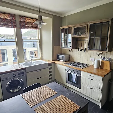 Sleeps 4, Cozy Overlooking Arthur's Seat, Close To Main Festival Venues *