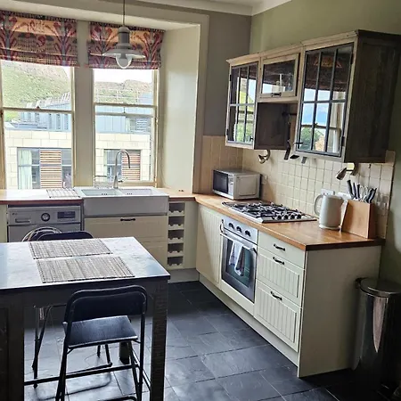 Apartment St Leonards Apartment, Sleeps 4, Cozy Overlooking Arthur's Seat *