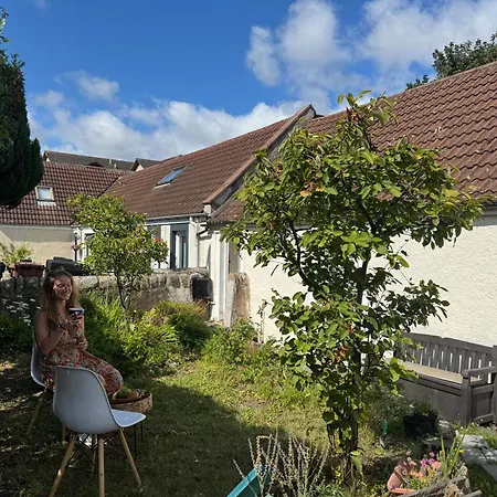 Bed & Breakfast Charming For Share ,private Double , Fast Fibre Optik Int, Free Parking, Garden *