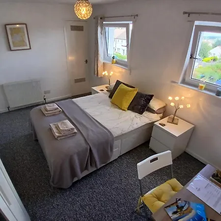 Botanical Hideaway-Room In Shared Home With One Female And A Cat