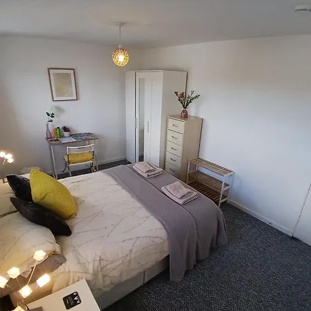 民宿 Botanical Hideaway-Room In Shared Home With One Female And A Cat *