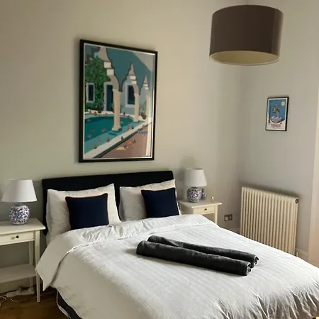 Victorian With Car Parking In Driveway, Murrayfield Appartement