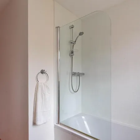 Free Parking - Centre - 3 Bedrooms - 5 Guests Апартаменты Эдинбург