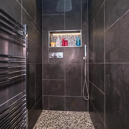 Cosy 1 Bed Flat 5 Minutes To The