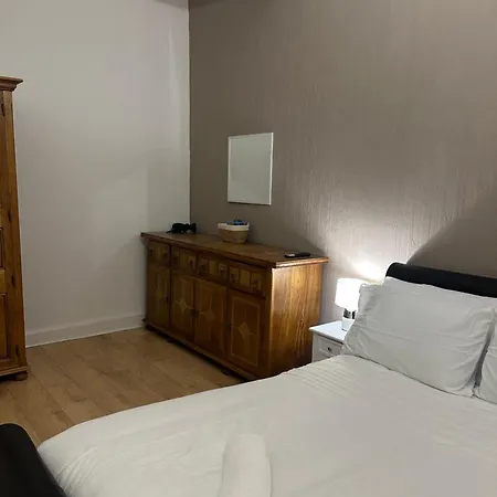 Edinburgh City Centre Twin Room With Garden * Edinburgh