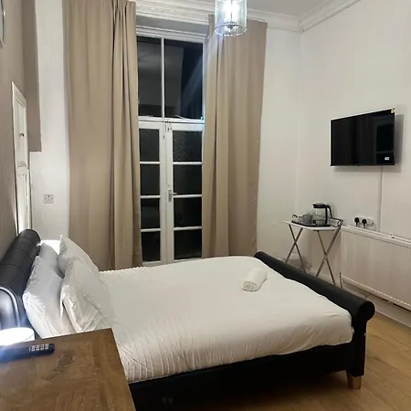 Edinburgh City Centre Twin Room With Garden * Edinburgh
