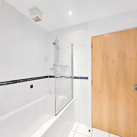 Stylish 3-bedroom Duplex With Patio Apartment