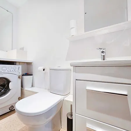 Stylish 3-bedroom Duplex With Patio *