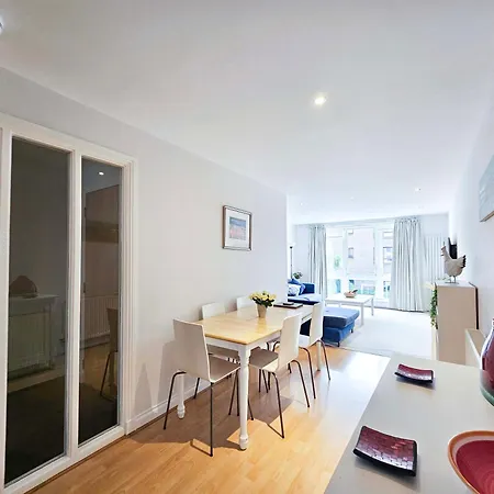 Διαμέρισμα Stylish 3-bedroom Duplex With Patio *