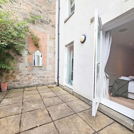 Stylish 3-bedroom Duplex With Patio Διαμέρισμα