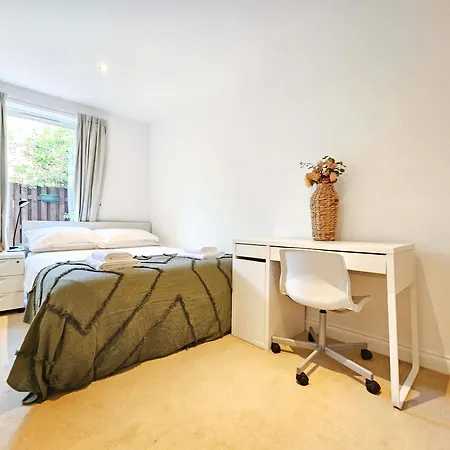 Διαμέρισμα Stylish 3-bedroom Duplex With Patio