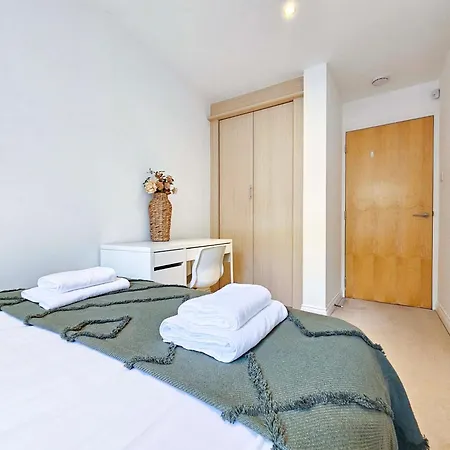 Stylish 3-bedroom Duplex With Patio Apartment Edinburgh