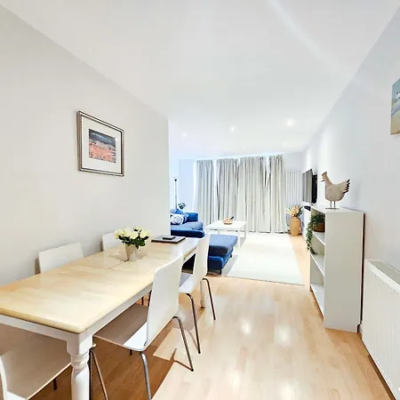Διαμέρισμα Stylish 3-bedroom Duplex With Patio *