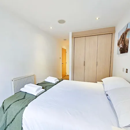 Stylish 3-bedroom Duplex With Patio