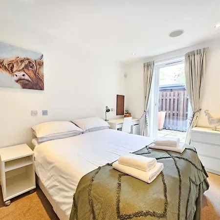 Stylish 3-bedroom Duplex With Patio Διαμέρισμα