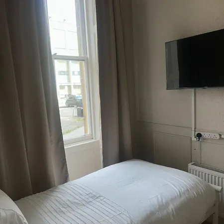 Modern Twin In The Heart Of Edimburgo